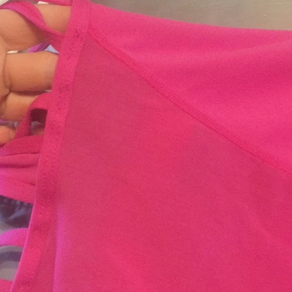 Cute high neck tank top with built in bra - Picture 3 of 4